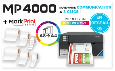 Image de la gamme MP4000 où l’on peut voir l’imprimante signalétique 
                multicolore MP4000 de PREVENTIMARK en train d’imprimer une étiquette de consignation TAG, le logo de la MP4000 et du logiciel de création d’étiquette MarkPrint, ainsi que trois consommables, 
                une information écrite dans un cercle aux bordures colorées, concernant la capacité de taille d’impression de la MP4000 allant du format A8 jusqu’au format A4. Nous voyons également six consommables
                ainsi que l’information : Impression multicolore, et l’information : En réseau, figurant dans un cercle bleu. On peut également voir en haut à droite l’inscription : Toute votre communication en 3 clics ! Le tout sur fond blanc.